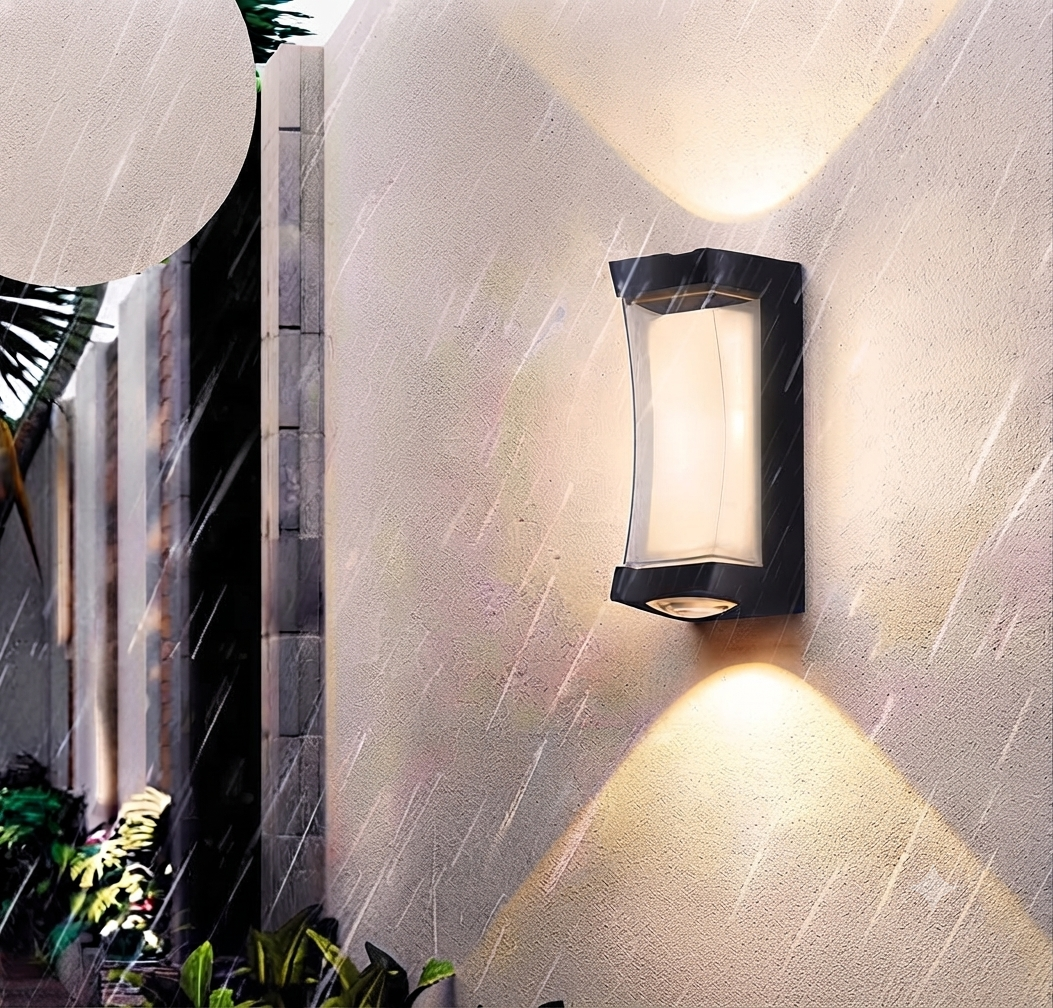 CURVED OUTDOOR LIGHT