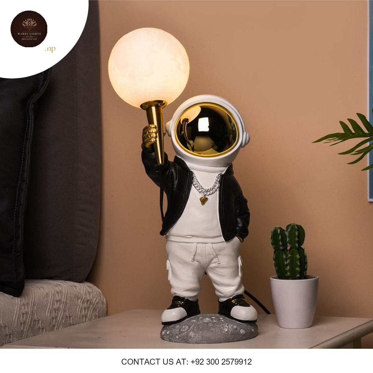 HIP HOP ASTRONAUT TABLE LAMP