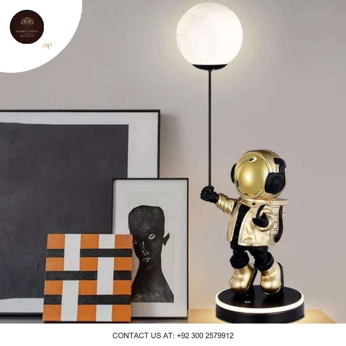 ASTRONAUT TABLE LAMP
